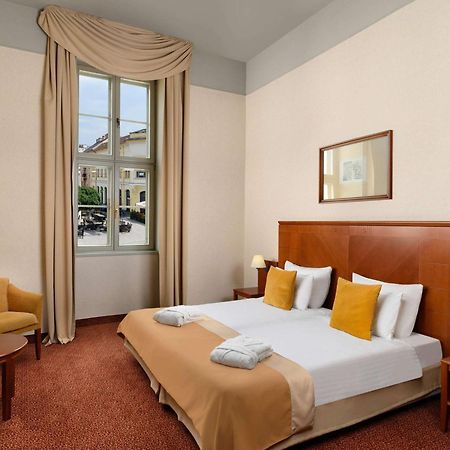 Mercure Szekesfehervar Magyar Kiraly Buitenkant foto