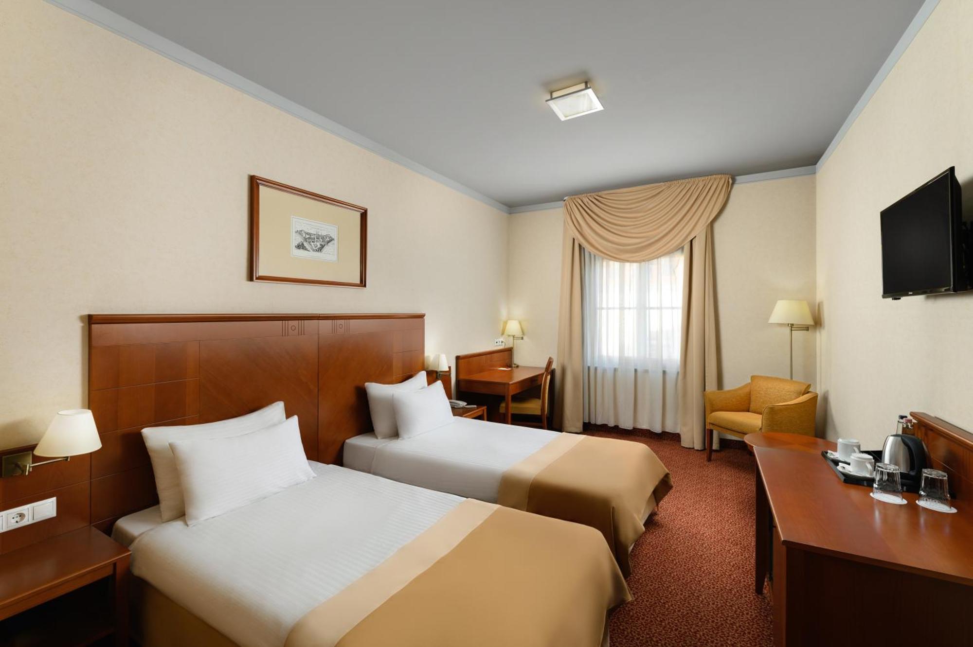 Mercure Szekesfehervar Magyar Kiraly Buitenkant foto
