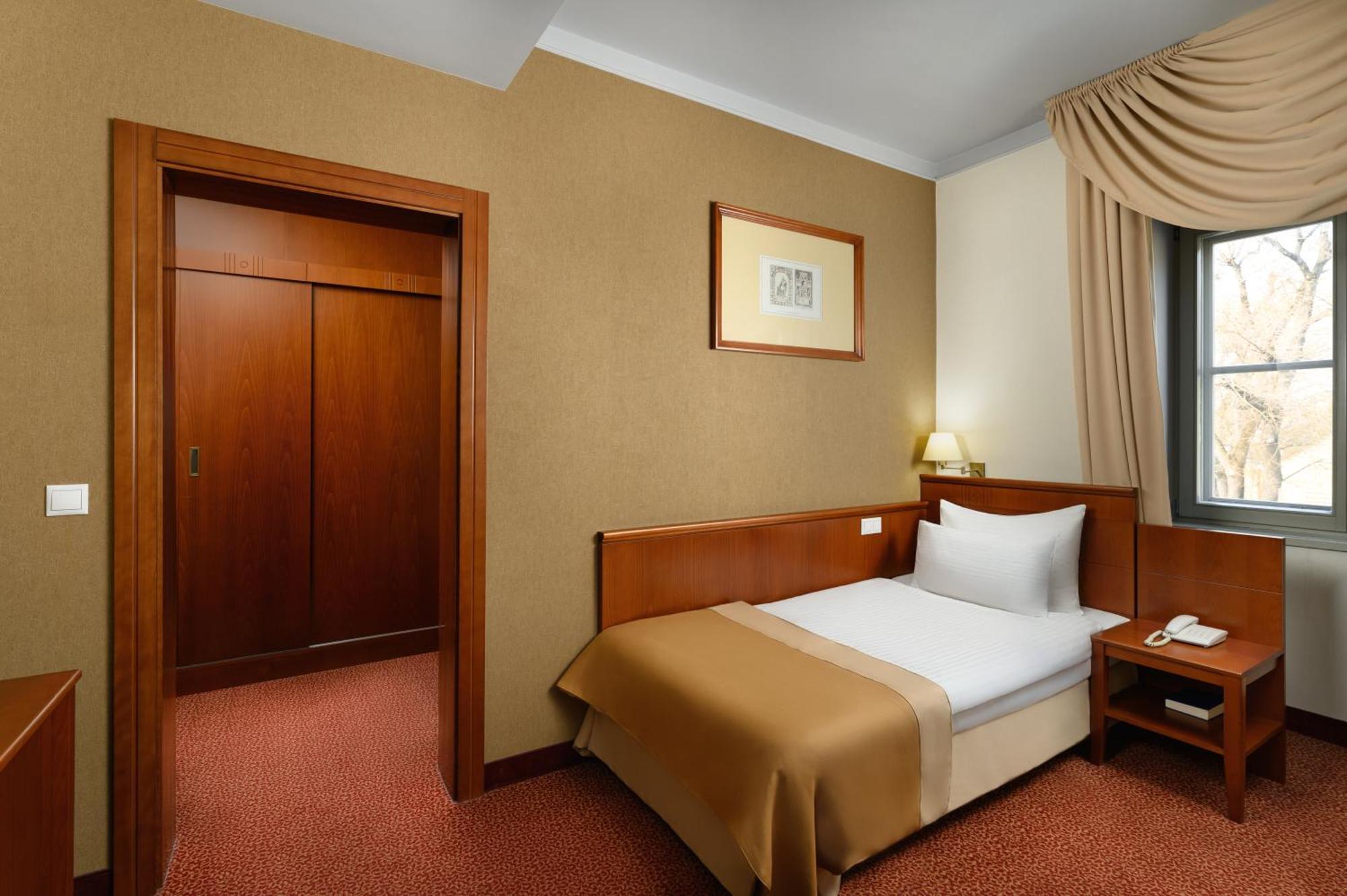 Mercure Szekesfehervar Magyar Kiraly Buitenkant foto