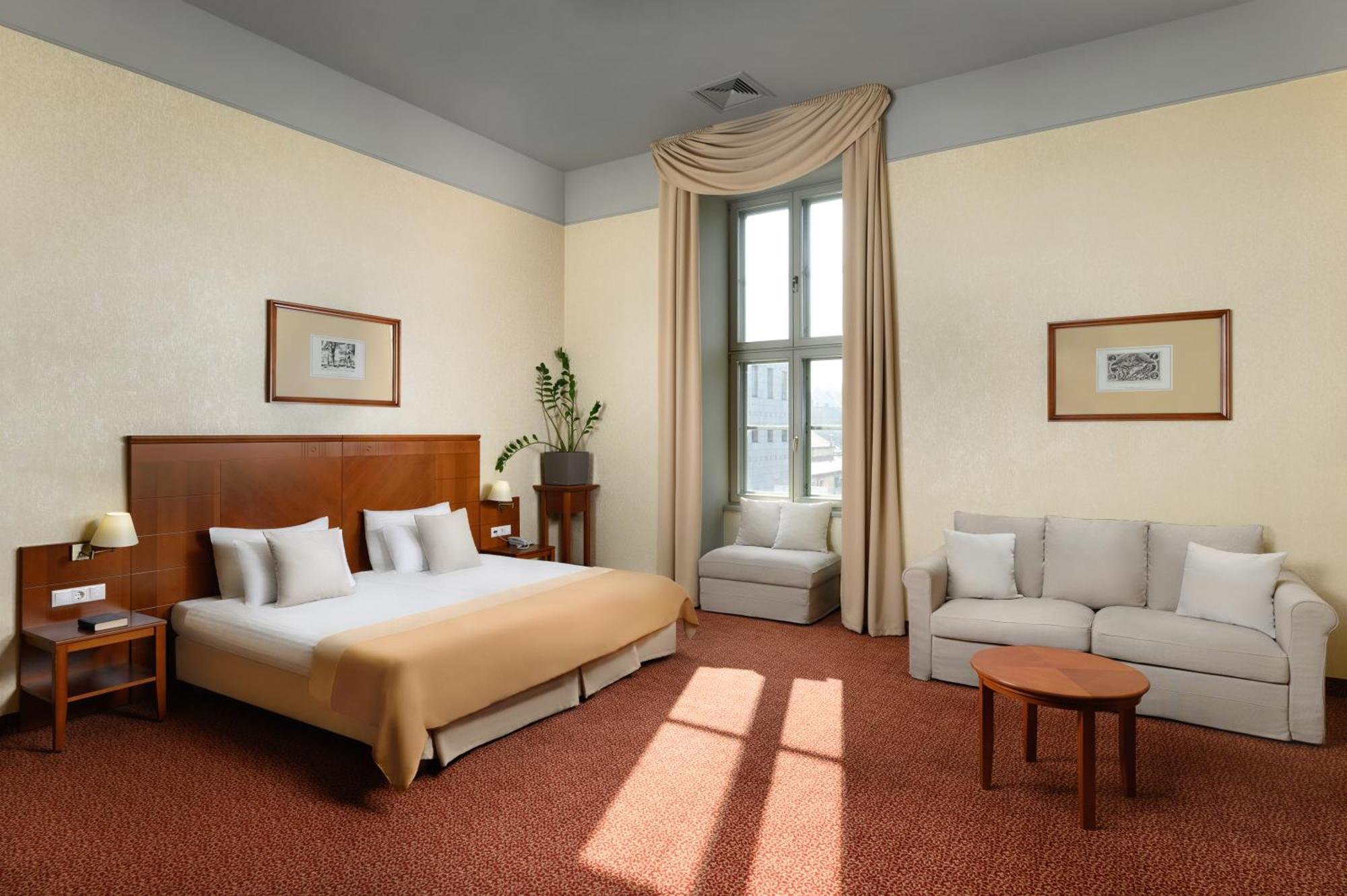 Mercure Szekesfehervar Magyar Kiraly Buitenkant foto