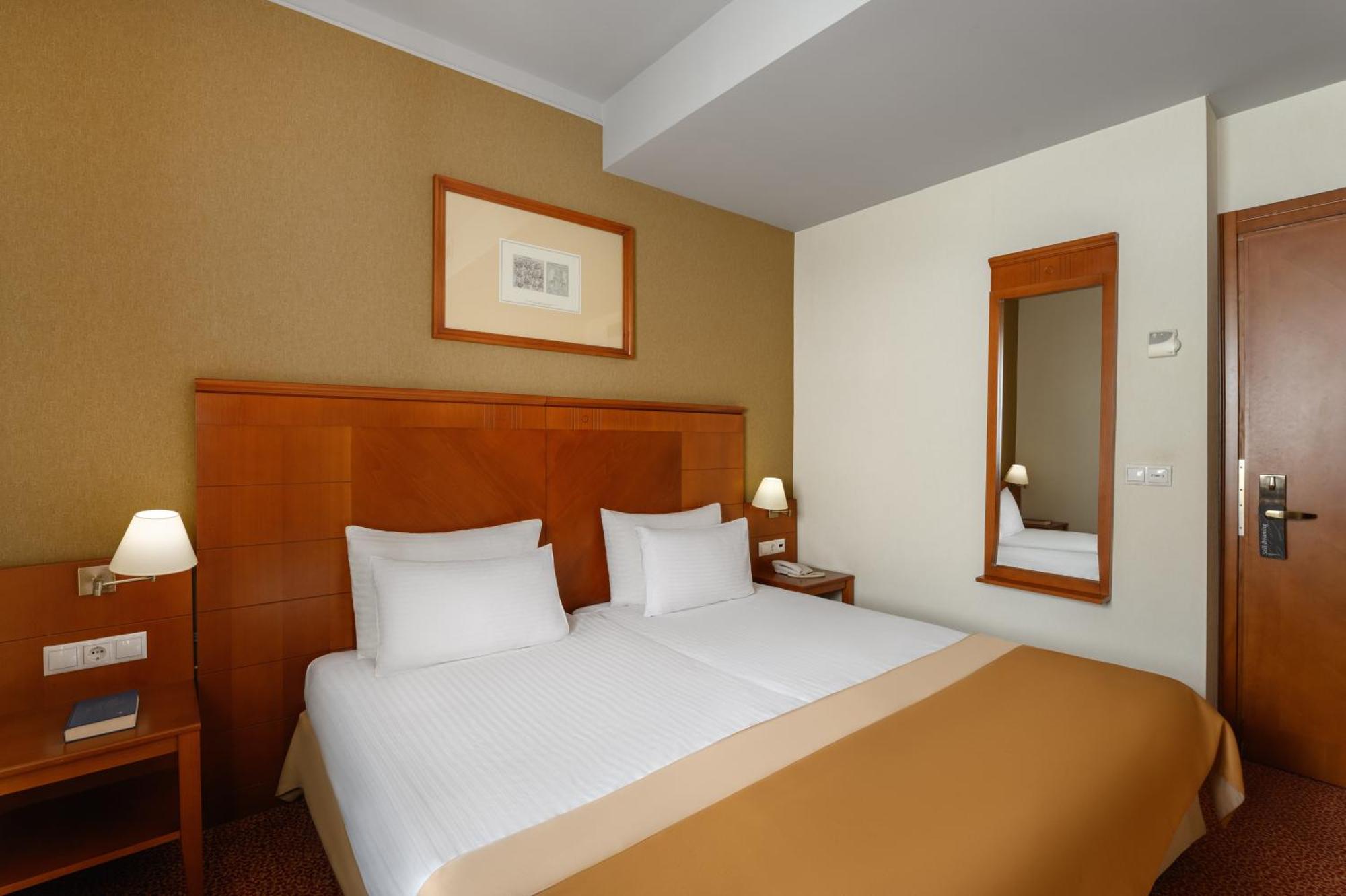 Mercure Szekesfehervar Magyar Kiraly Buitenkant foto