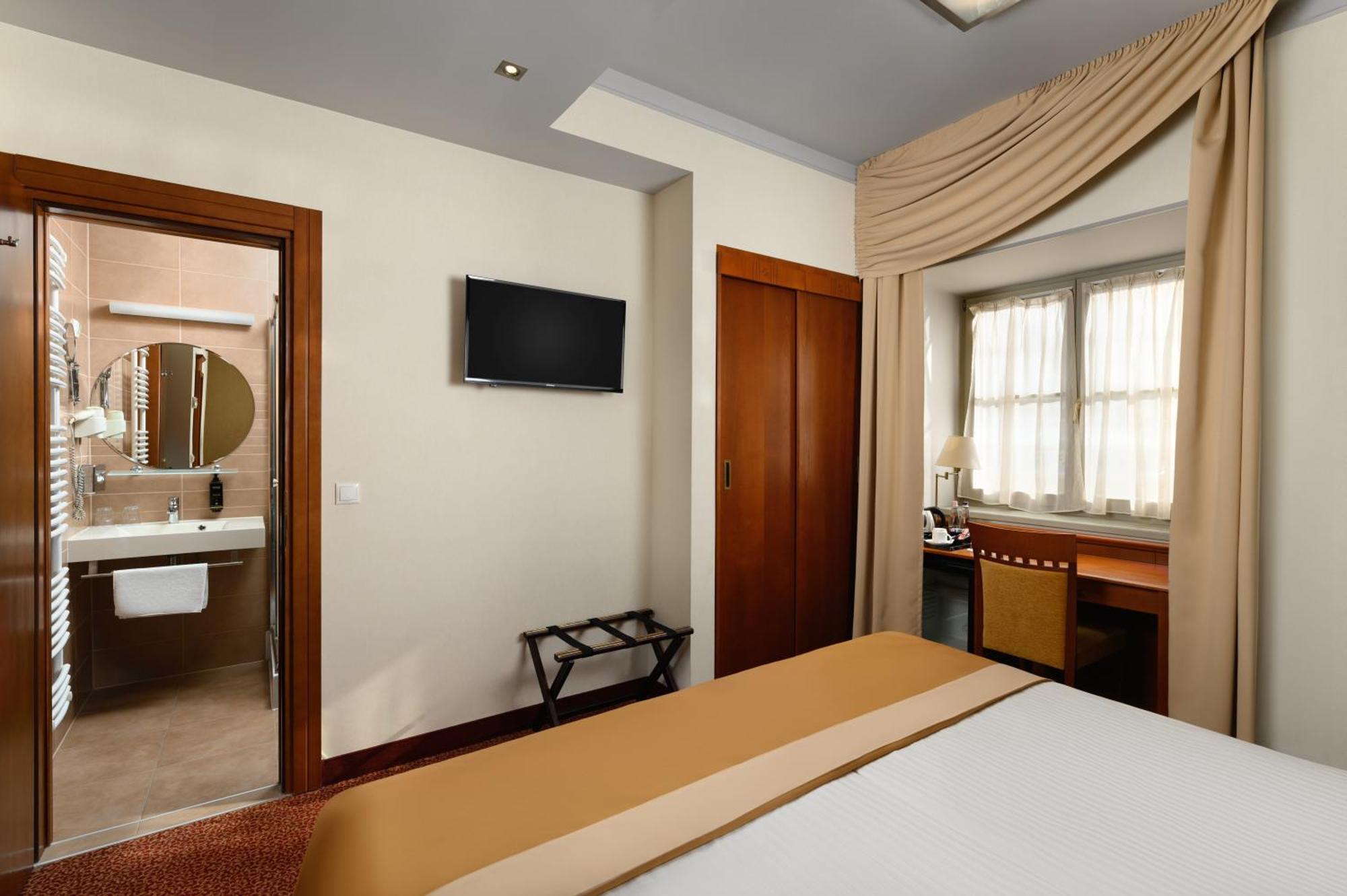 Mercure Szekesfehervar Magyar Kiraly Buitenkant foto