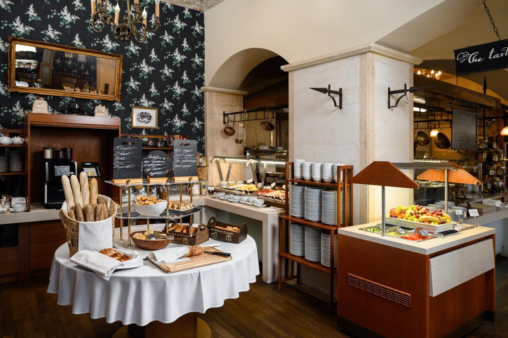 Mercure Szekesfehervar Magyar Kiraly Buitenkant foto