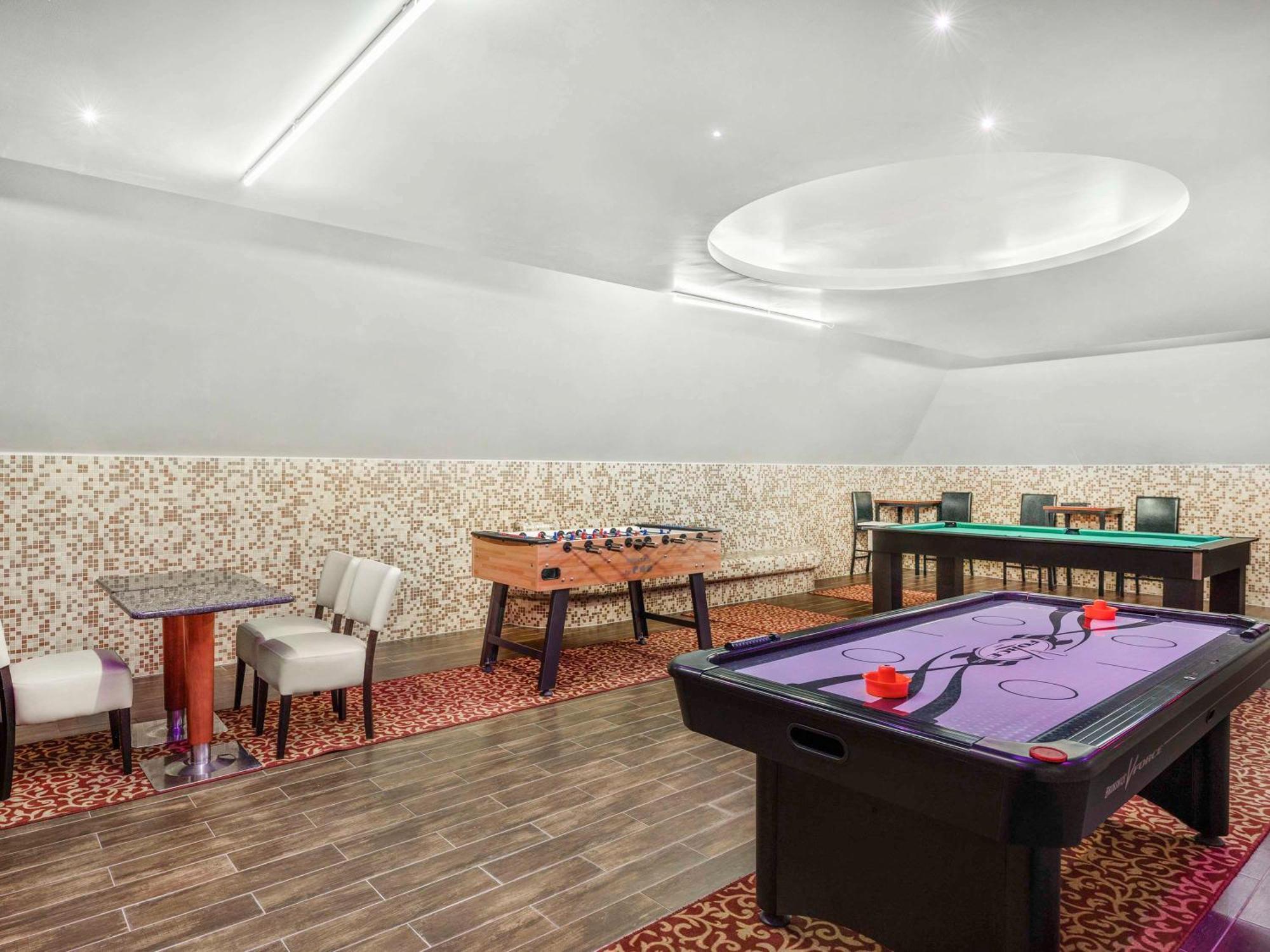 Mercure Szekesfehervar Magyar Kiraly Buitenkant foto