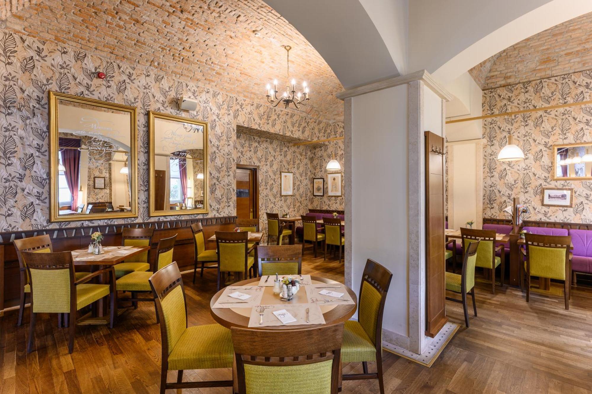 Mercure Szekesfehervar Magyar Kiraly Buitenkant foto