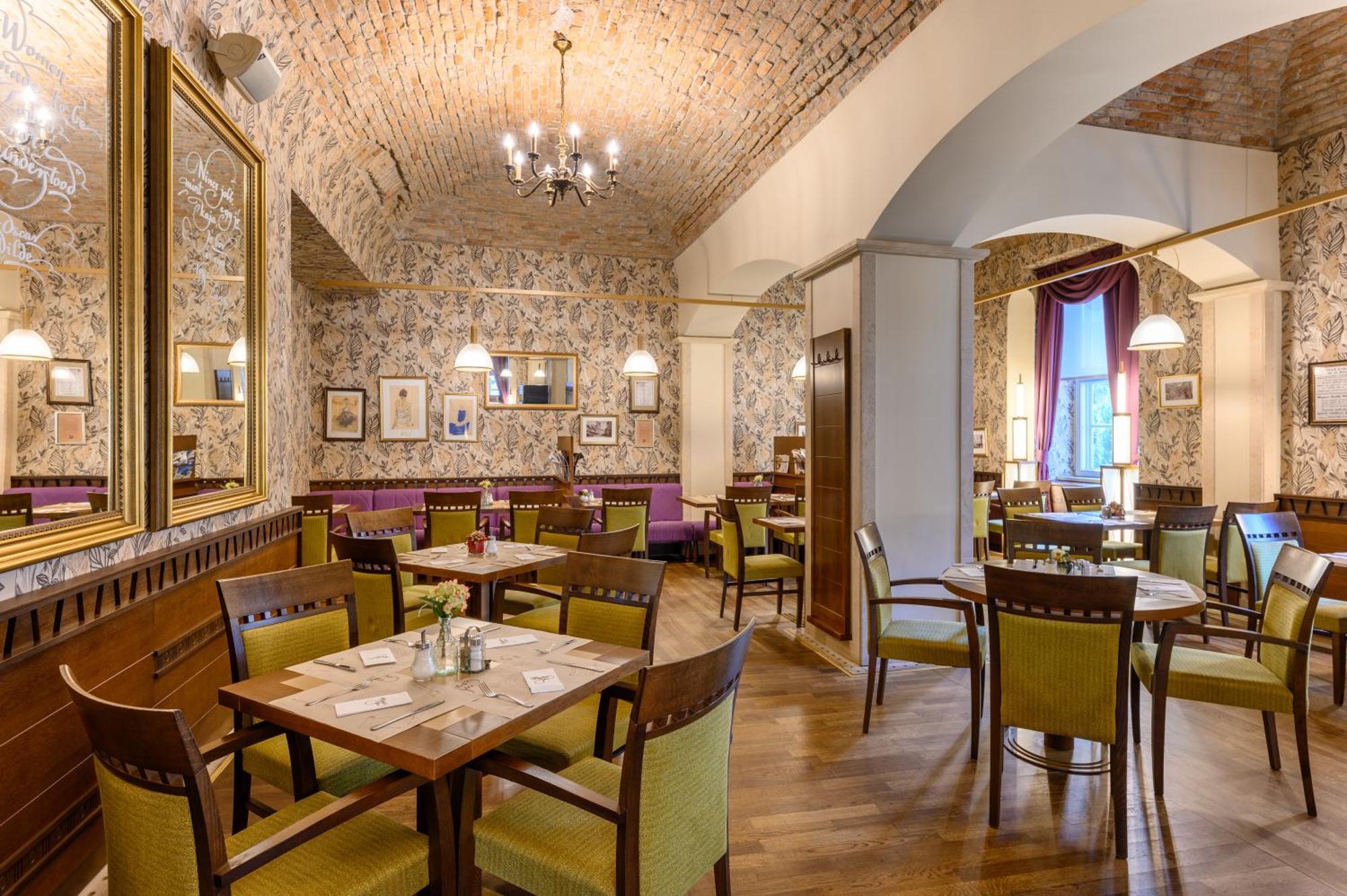 Mercure Szekesfehervar Magyar Kiraly Buitenkant foto