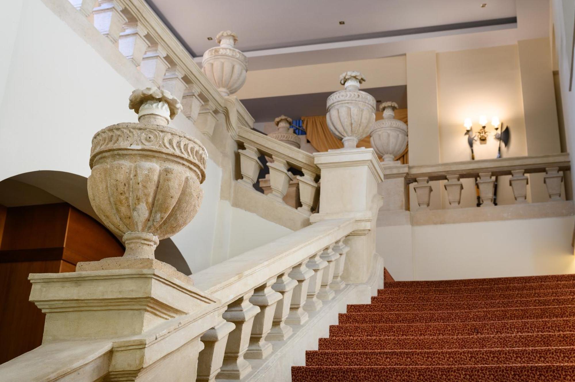 Mercure Szekesfehervar Magyar Kiraly Buitenkant foto