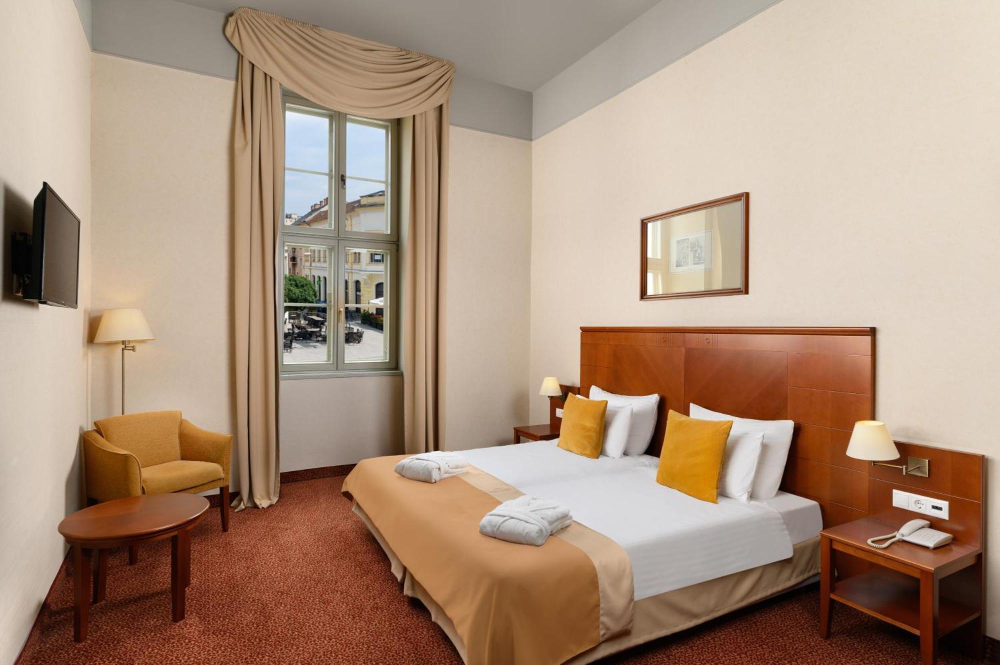Mercure Szekesfehervar Magyar Kiraly Buitenkant foto