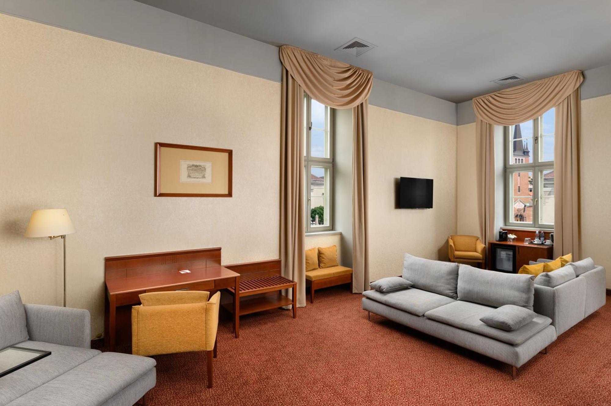 Mercure Szekesfehervar Magyar Kiraly Buitenkant foto