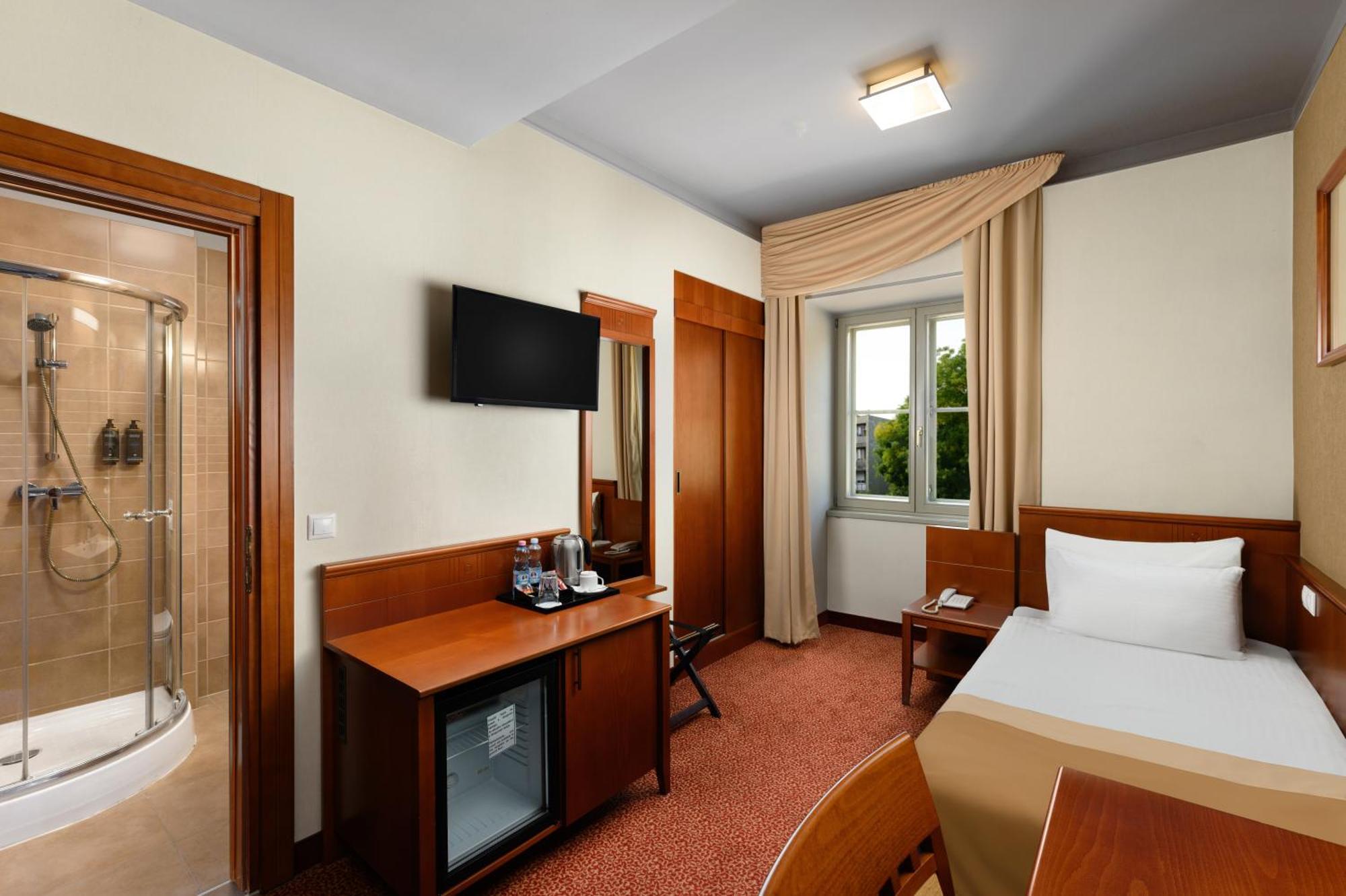 Mercure Szekesfehervar Magyar Kiraly Buitenkant foto