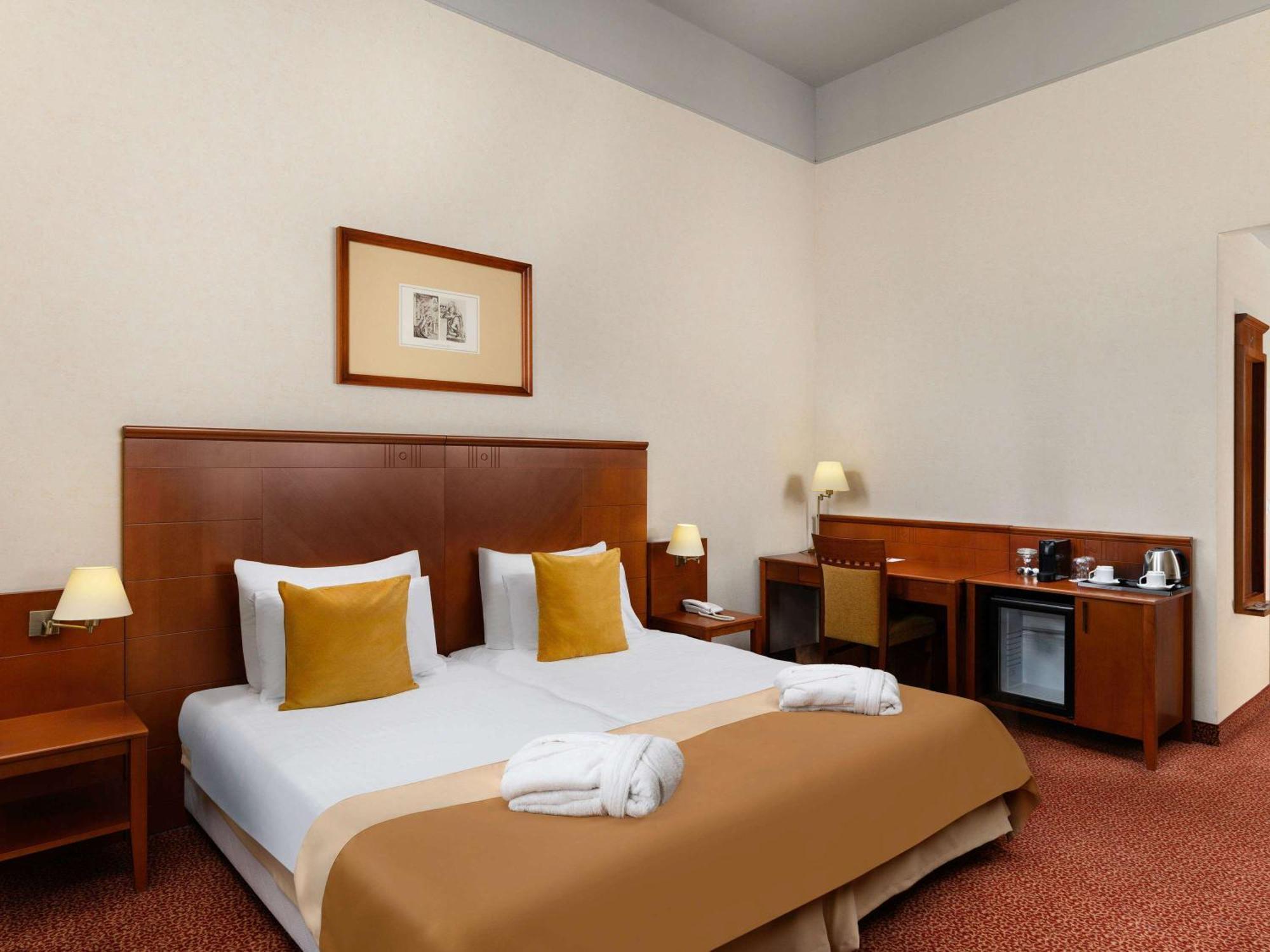 Mercure Szekesfehervar Magyar Kiraly Buitenkant foto