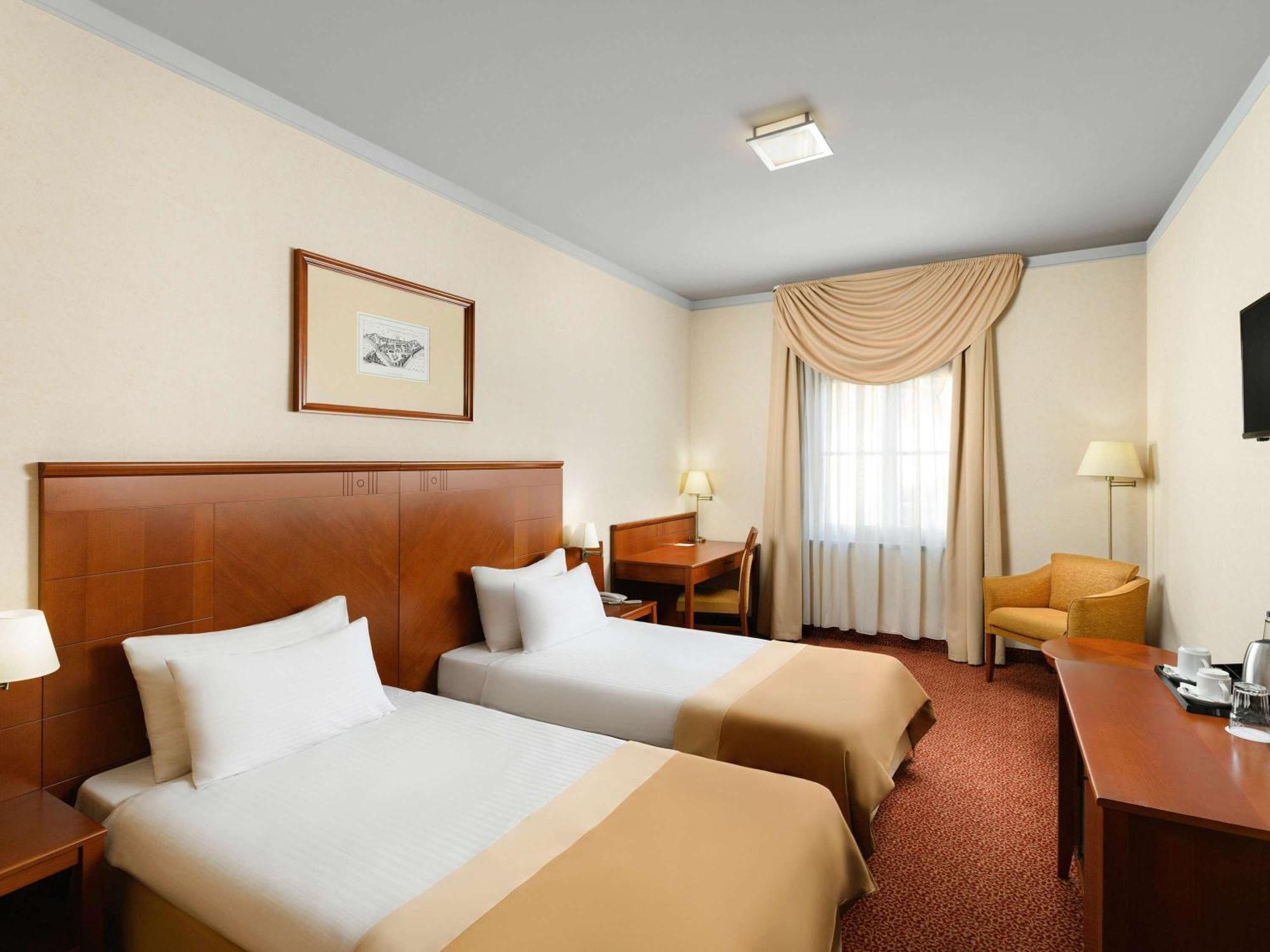 Mercure Szekesfehervar Magyar Kiraly Buitenkant foto