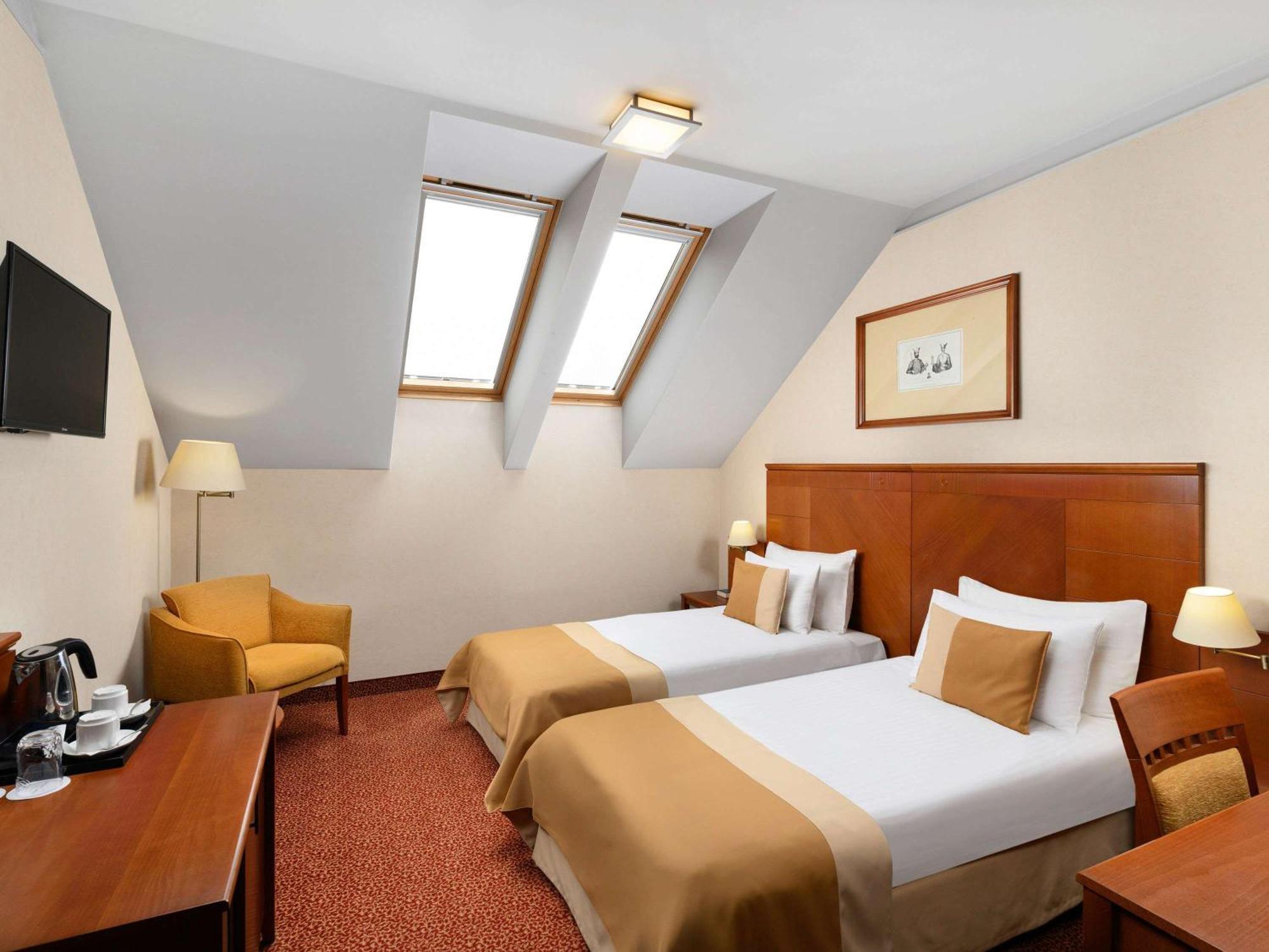 Mercure Szekesfehervar Magyar Kiraly Buitenkant foto