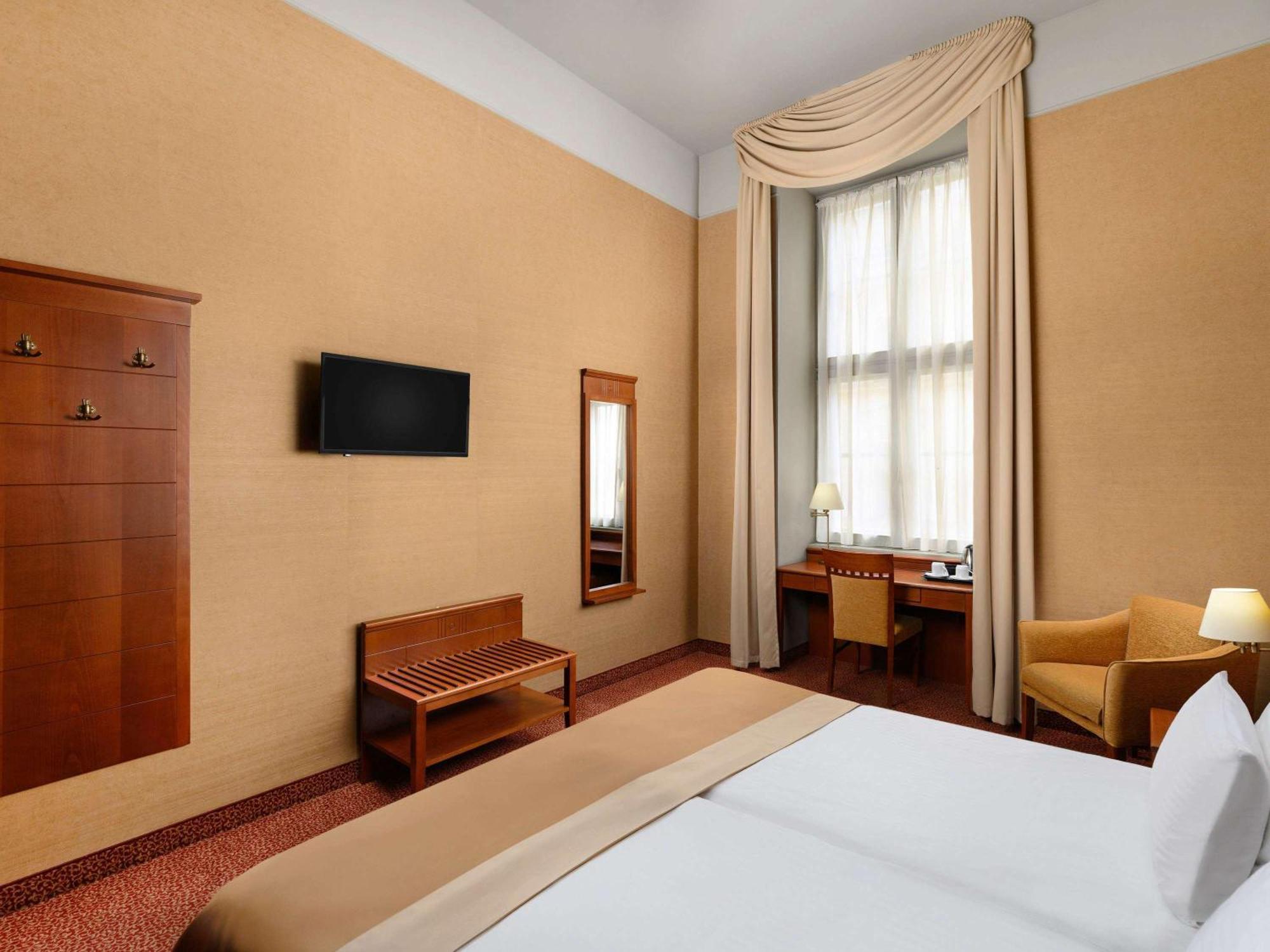 Mercure Szekesfehervar Magyar Kiraly Buitenkant foto