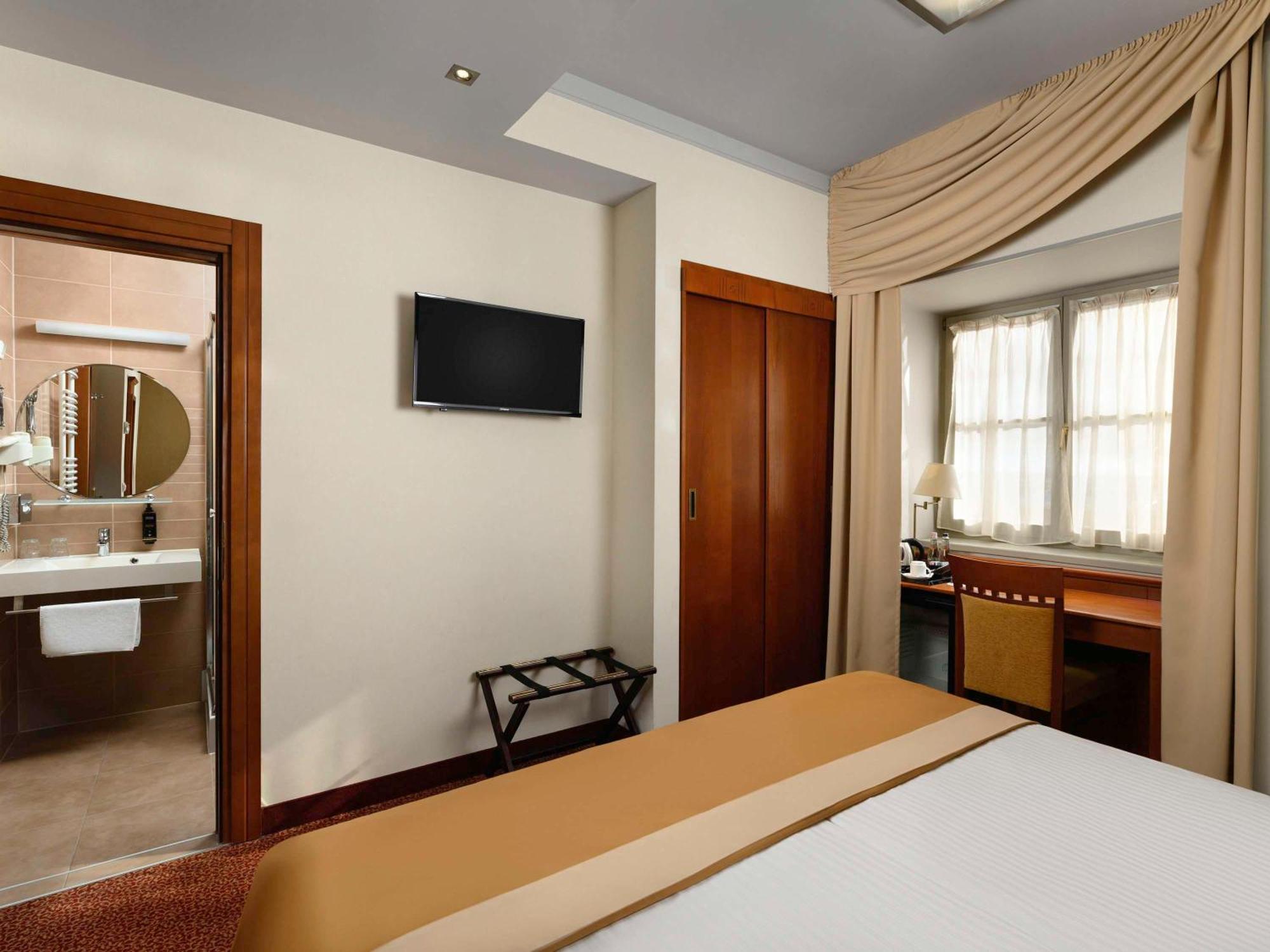 Mercure Szekesfehervar Magyar Kiraly Buitenkant foto