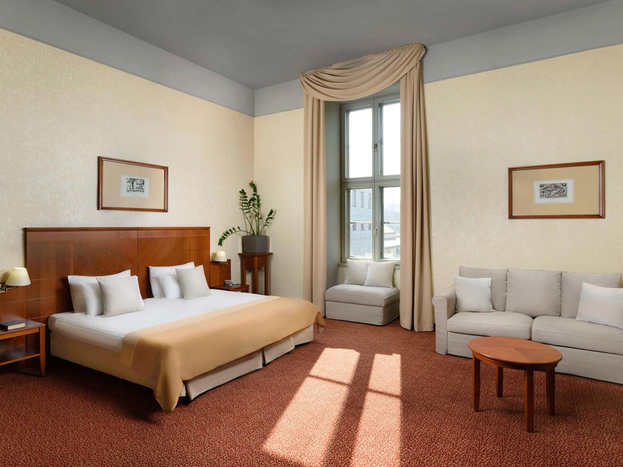 Mercure Szekesfehervar Magyar Kiraly Buitenkant foto