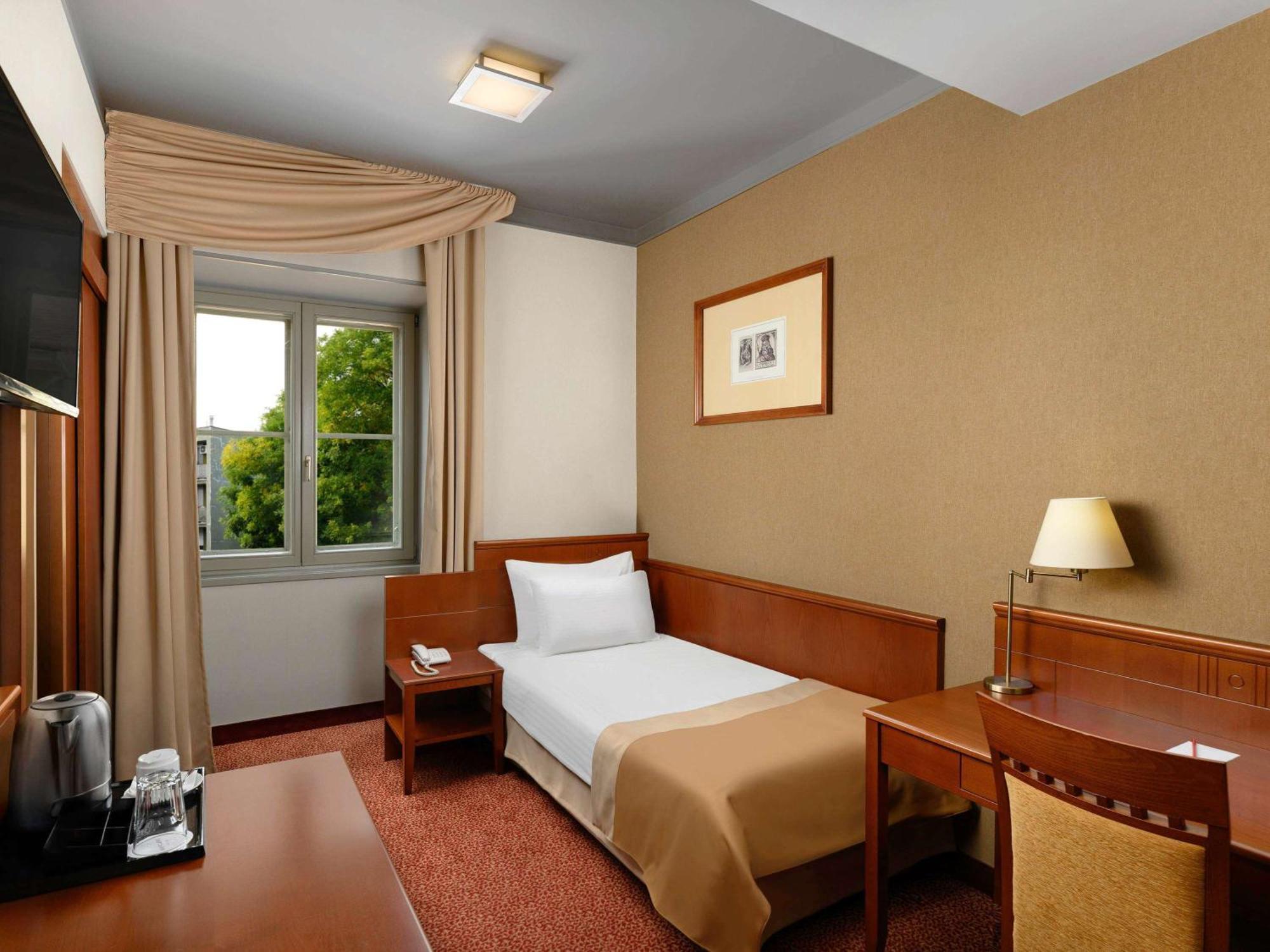 Mercure Szekesfehervar Magyar Kiraly Buitenkant foto