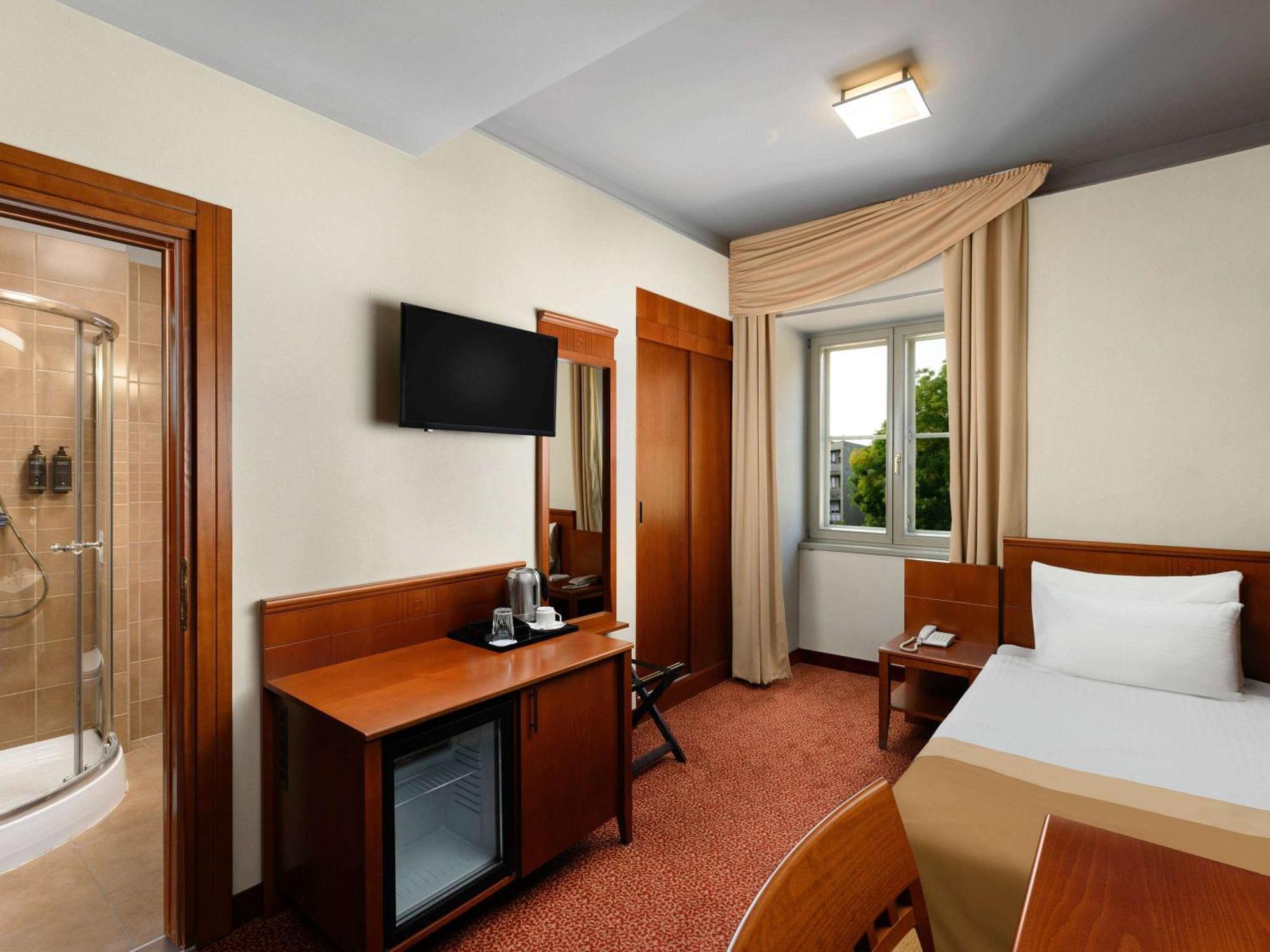 Mercure Szekesfehervar Magyar Kiraly Buitenkant foto