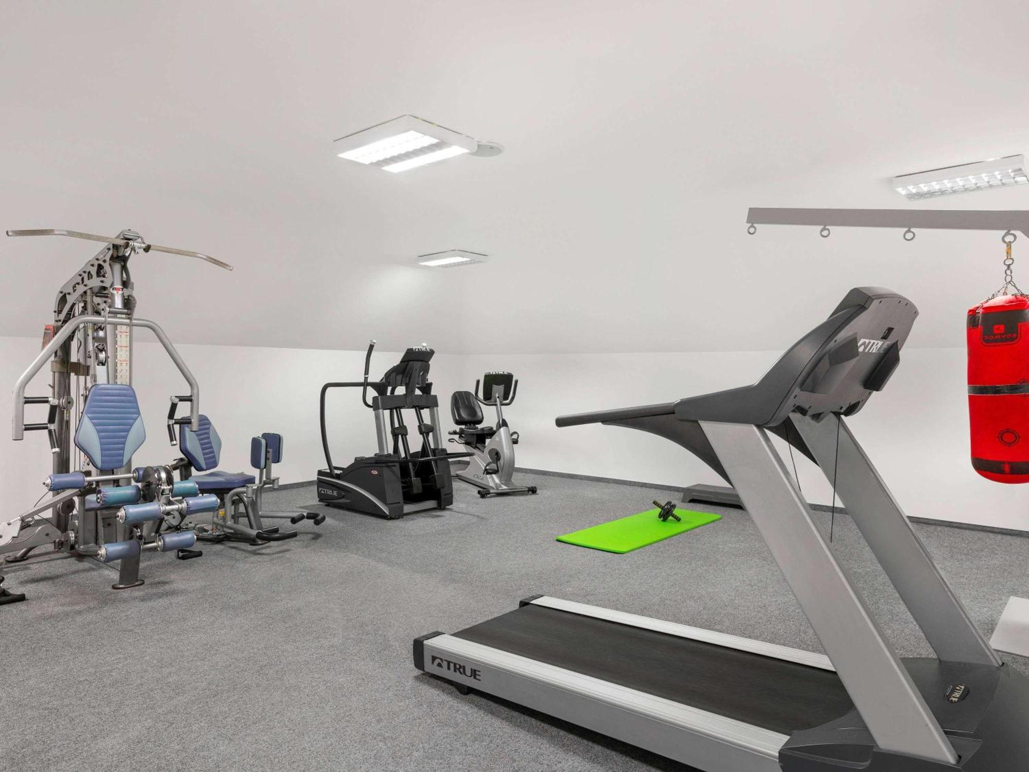 Mercure Szekesfehervar Magyar Kiraly Buitenkant foto